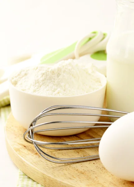 Set for baking - eggs, flour and milk — Stock Photo, Image