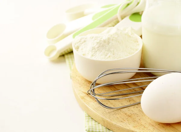 Set for baking - eggs, flour and milk — Stock Photo, Image