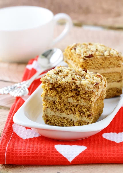 Traditionele honing taart op plaat — Stockfoto
