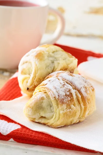 Breakfast with fresh coffee and fresh croissants — Stock Photo, Image