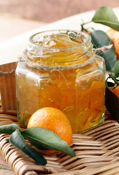 Orangen hausgemachte Marmelade in einem Glas — Stockfoto
