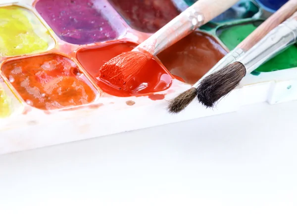 水彩颜料和画笔-艺术的概念 — 图库照片