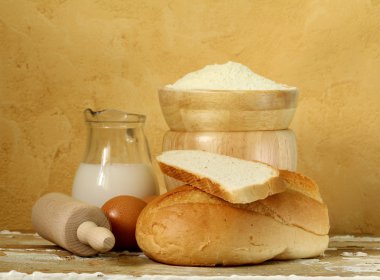 Natürmort - ekmek, süt, un, yumurta
