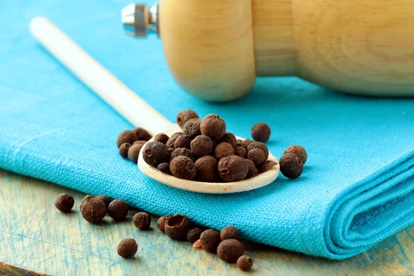 Heap of black pepper on the board — Stock Photo, Image