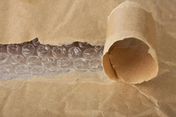 Craft paper and bubble wrap — Stock Photo, Image