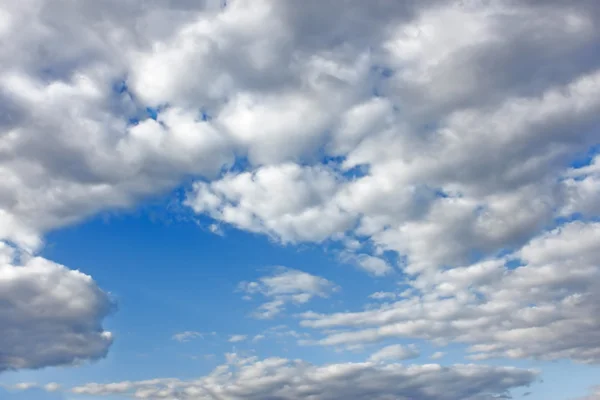 Cloudscape con nubes blancas —  Fotos de Stock