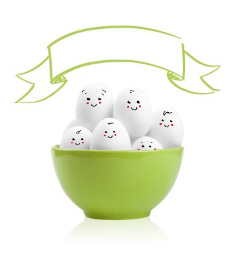 mutlu boyalı yumurta bir kase
