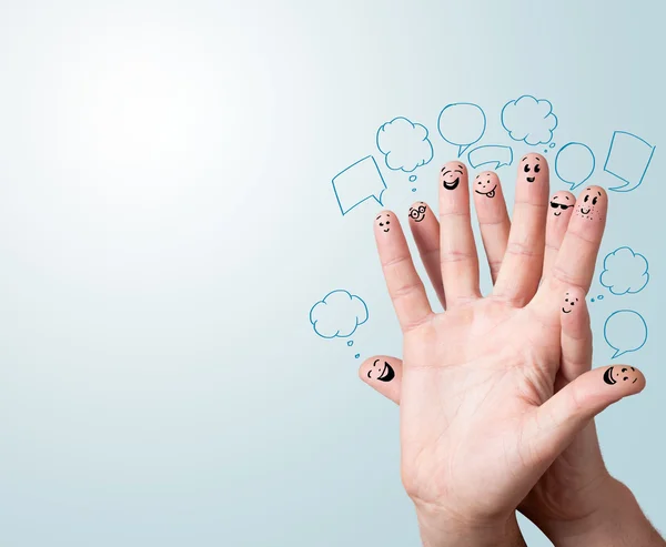 Δάχτυλο φατσούλες με Συννεφάκια ομιλίας. — Φωτογραφία Αρχείου