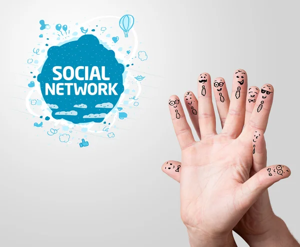 ソーシャル ネットワークと指スマイリー署名します。 — ストック写真