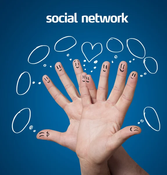 Ευτυχισμένη ομάδα δάχτυλο φατσούλες με κοινωνικό δίκτυο υπογράφουν και εικονίδια — Φωτογραφία Αρχείου
