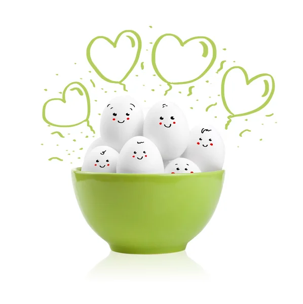 Glücklich bemalte Eier in einer Schüssel — Stockfoto