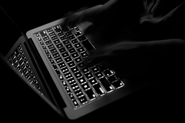 Computer keyboard with typing hands — Stock Photo, Image