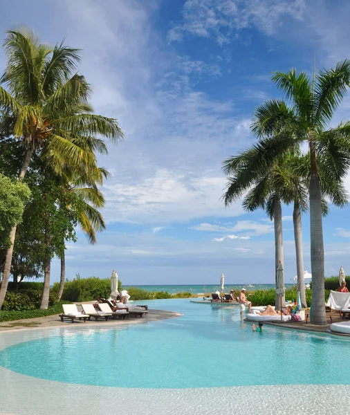 Luxury resort pool — Stock Photo, Image