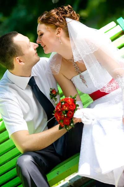 Bride and groom hugging — Stock Photo, Image