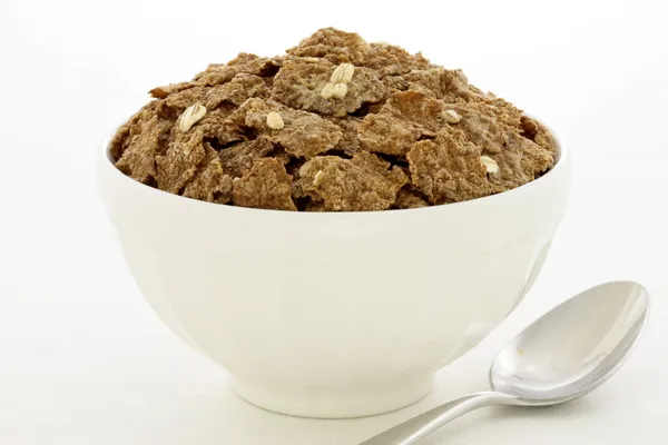 Crusca di grano fiocchi colazione cereali con avena arrotolata — Foto Stock