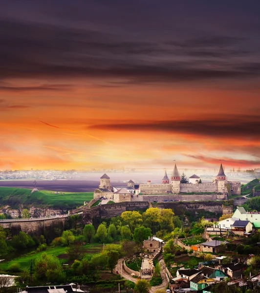 Dramatyczny widok na zamek w Kamieńcu Podolskim — Zdjęcie stockowe