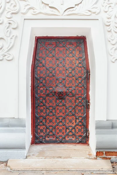 Винтажная дверь — стоковое фото