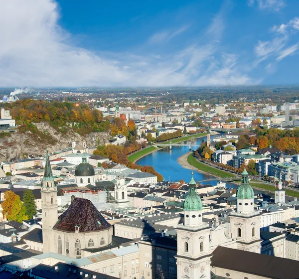Uitzicht over de oude stad in salzburg — Stockfoto