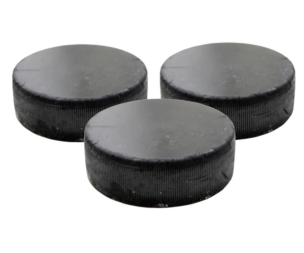Trois vieilles rondelles de hockey noires . — Photo