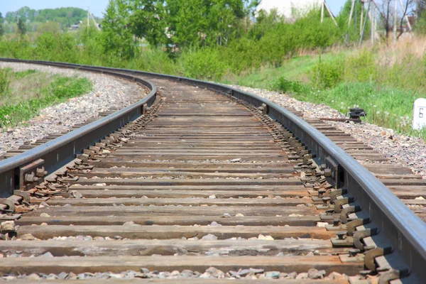 Draai de rail die de afstand verlaat — Stockfoto