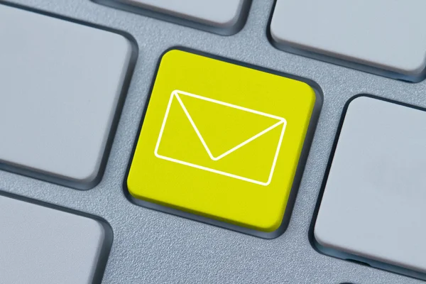 Mail-Symbol auf dem Computer-Schlüssel — Stockfoto