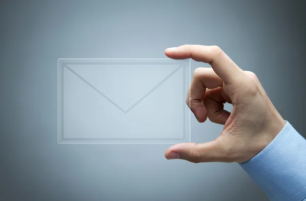 Mano humana sosteniendo futurista icono de correo transparente — Foto de Stock