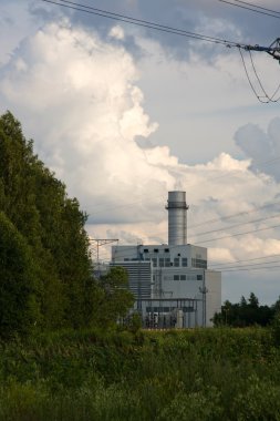 Elektrik telleri hatları ve gökyüzü