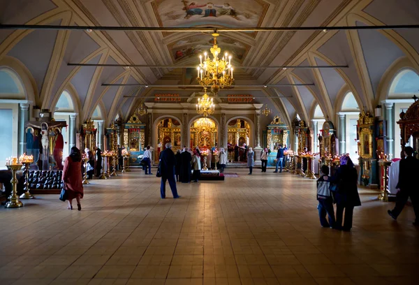 Stoją w kościele Nowodziewiczy w Moskwie — Zdjęcie stockowe