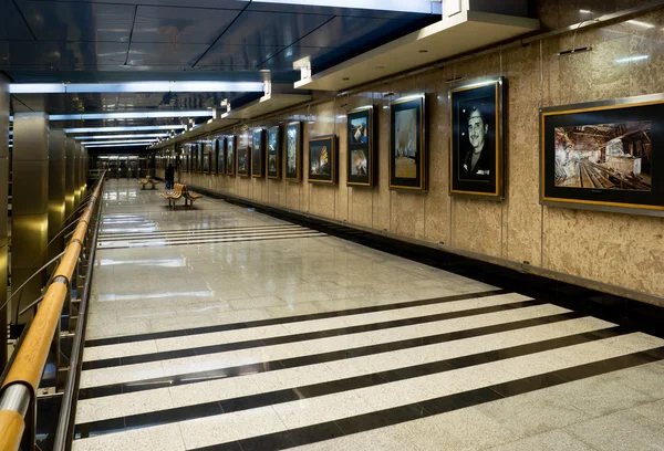 Современная станция метро "Выставочная" в Москве — стоковое фото