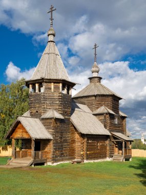 turistler için geleneksel Rus ahşap kilise