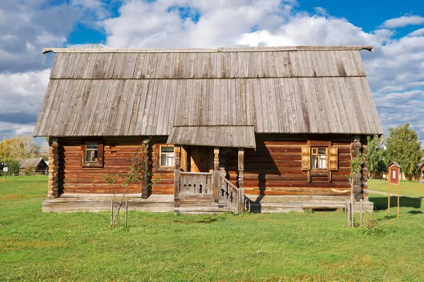 The russian house in the Museum of Wooden Masterpieces — Stock Photo, Image