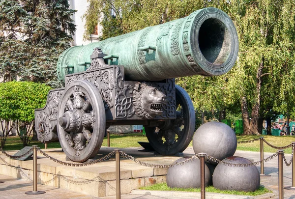 The ancient biggest cannon in Moscow Kremlin — Stock Photo, Image