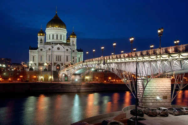 Kathedraal van Christus Verlosser en Patriarsji brug — Stockfoto
