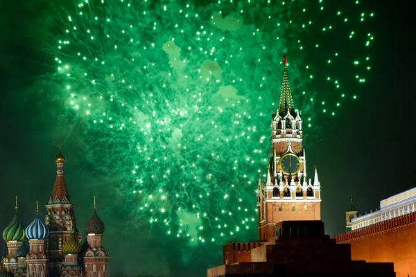 Feuerwerk über dem Moskauer Kreml — Stockfoto