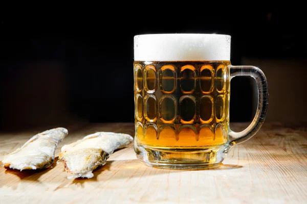 Beer with dry salty fish — Stock Photo, Image