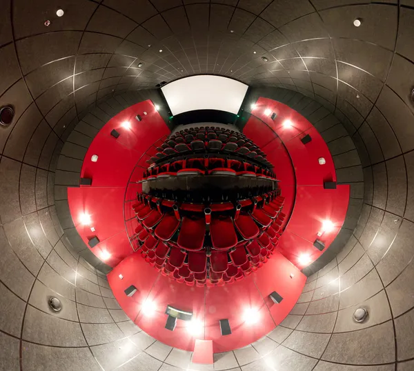 Panorama à 360 degrés de la salle de cinéma, style mini planète — Photo