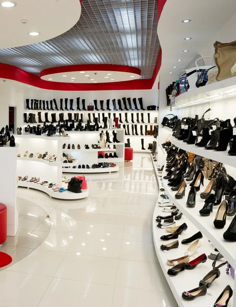 Interieur van schoen winkel — Stockfoto
