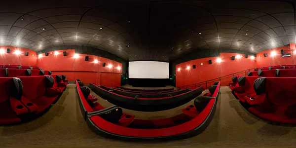 360 gradi panorama completo di una moderna sala cinematografica — Foto Stock