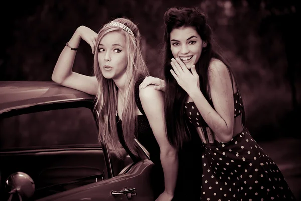 60s or sixties girls with car — Stock Photo, Image