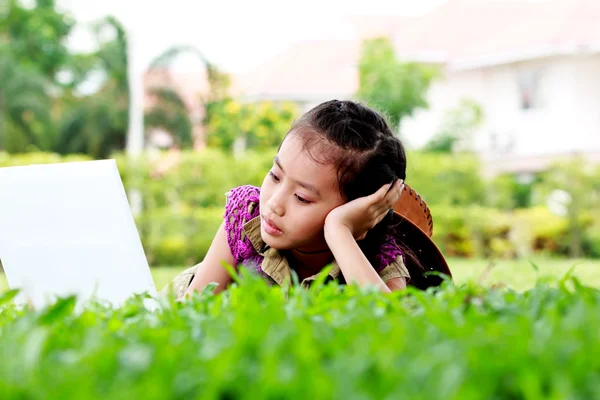 Cute of asian girl in the garden — Stock Photo, Image