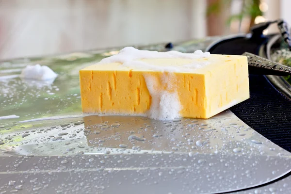 Araba yıkamak için süngerler — Stok fotoğraf