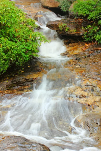 美しい風景です。山から流れる水 — ストック写真
