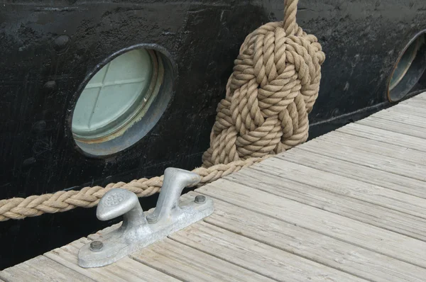 Nodo da mare sul ponte di una nave — Foto Stock