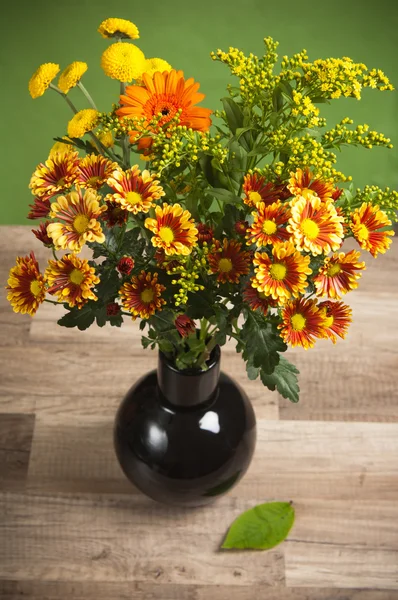 夏天鲜花花束花瓶里的特写 — 图库照片