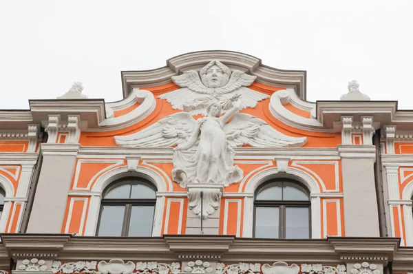 Facade of the old building in Riga — Stock Photo, Image