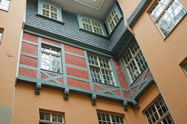 A homlokzat a régi épület Rigában — Stock Fotó