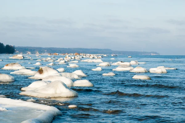 Ice-covered stones along the shores of the Baltic Sea — Stock Photo, Image