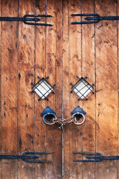 Antigua puerta tallada. un cierre para arriba —  Fotos de Stock