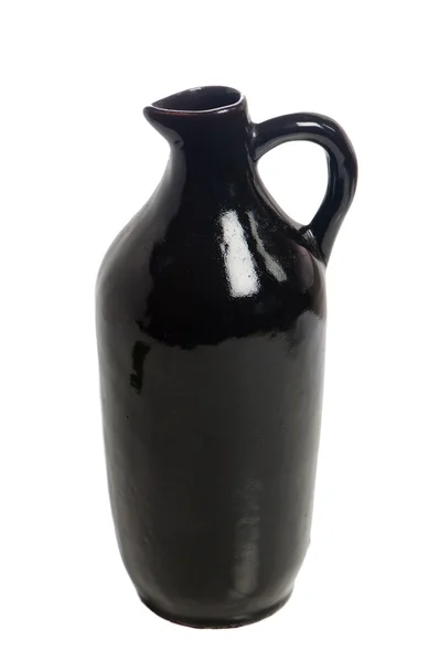 Черный кувшин для вина, он изолирован на белом — стоковое фото