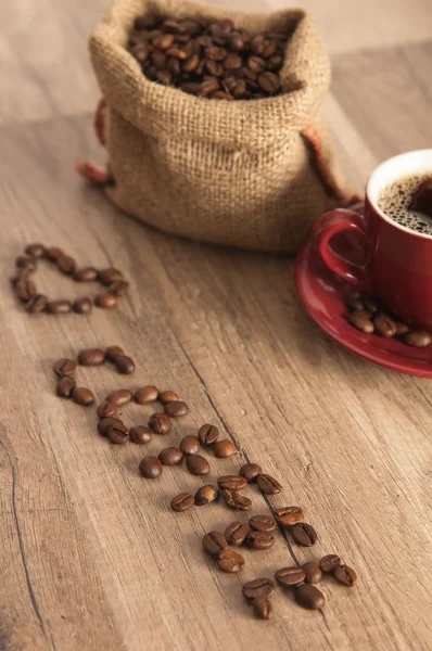 Grains of coffee on a wooden surface — Stock Photo, Image
